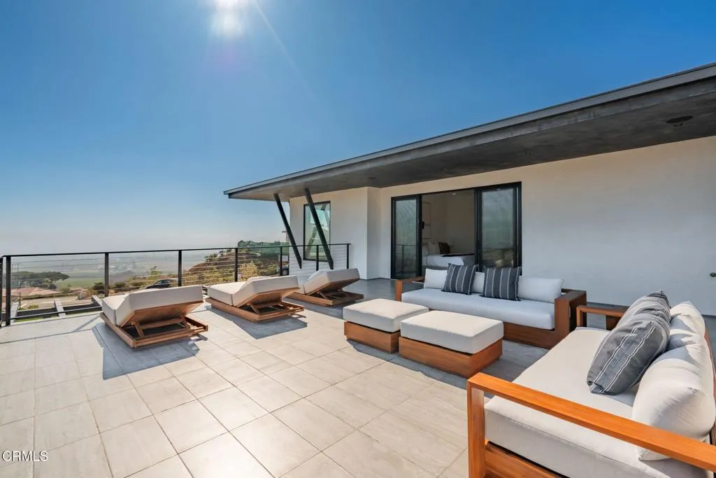 708 Skyview Terrace, Ventura, California 93003 home-pic-11